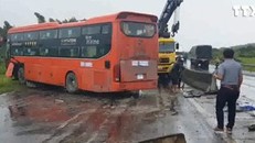 Tai nạn giao thông liên tiếp vì 'ổ gà, ổ voi'