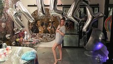 Miley Cyrus đang mang thai một bé gái?