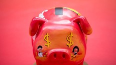 Người dân Trung Quốc đã chi 149 tỷ USD cho các dịch vụ mua sắm, tiêu dùng trong Tết Nguyên đán 2019. Ảnh: Bloomberg.