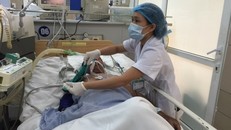 Trường hợp người bệnh có liên quan đến rượu bia được chăm sóc tại Trung tâm Chống độc, Bệnh viện Bạch mai. Ảnh: BVBM