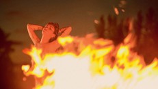 Miley Cyrus 'thả rông' táo bạo trên tạp chí