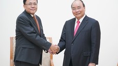 Thủ tướng Nguyễn Xuân Phúc tiếp Bộ trưởng Hợp tác quốc tế Myanmar U Kyaw Tin. Ảnh: VGP/Quang Hiếu