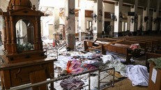 Hiện trường vụ nổ bên trong nhà thờ ở Kochchikade, Colombo, Sri Lanka, ngày 21/4/2019. Ảnh: AFP/ TTXVN