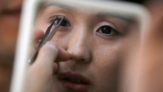 Thị trường phẫu thuật thẩm mỹ của Trung Quốc được dự báo sẽ tăng trưởng đạt giá trị 52,4 tỷ USD vào năm 2023 - Ảnh: Reuters.