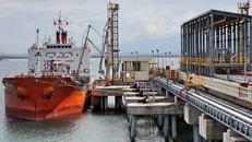 Mặc dù lượng và kim ngạch tăng mạnh nhưng giá xuất khẩu dầu thô sang Trung Quốc lại giảm 5,4%, đạt 506,7 USD/tấn.