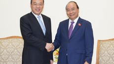 Thủ tướng Nguyễn Xuân Phúc và Tỉnh trưởng Vân Nam, Trung Quốc Nguyễn Thành Phát. Ảnh: VGP/Quang Hiếu