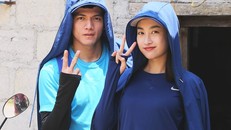 Đội Xanh dương gồm Đỗ Mỹ Linh và Lê Xuân Tiền