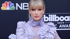 Taylor Swift muốn tự tử vì cuộc chiến tập thể với Kim Kardashian