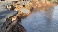 Đoạn sạt lở trên tuyến QL91 sụp hoàn toàn xuống sông Hậu