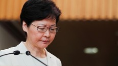Trưởng đặc khu Hong Kong Carrie Lam trong cuộc họp báo. Ảnh: Reuters