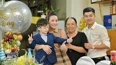 Hình ảnh Nhật Kim Anh cùng chồng cũ tổ chức sinh nhật cho con. Tuy nhiên, chồng cũ vẫn chưa thoải mái để nữ nghệ sĩ đa tài gặp con thường xuyên.