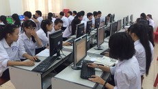 Đổi mới thi THPT quốc gia: Học sinh cần được làm quen với máy tính