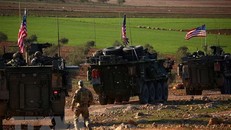 Đoàn xe quân sự Mỹ ở gần làng Yalanli, ngoại ô phía tây thành phố Manbij, Syria. (Nguồn: AFP/TTXVN)