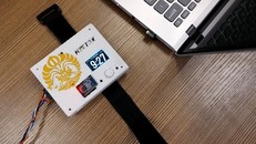 Nettox, một thiết bị đeo tay được sinh viên Indonesia phát minh để cảnh báo mọi người về thời gian họ ít vận động. (Ảnh: Reuters).