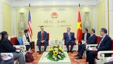 Bộ trưởng Tô Lâm và Đại sứ Daniel Kritenbrink. Ảnh: BCA.