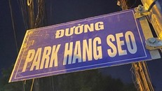 Bảng tên đường có tên HLV Park Hang-seo do người dân tự ý gắn lên vì hâm mộ và quý mến ông. ẢNH: Internet.