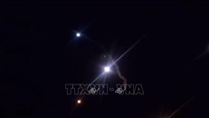 Các tên lửa được phóng từ Iran nhằm vào căn cứ có binh sĩ Mỹ và liên quân đồn trú ở Iraq tối 7/1/2020. Ảnh: AFP/TTXVN