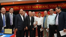 Thủ tướng cùng các đại biểu tại buổi gặp mặt. Ảnh VGP/Quang Hiếu
