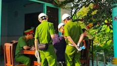 Lực lượng chức năng khám nghiệm hiện trường.