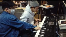 Chanyeol sáng tác bài hát mới và hướng dẫn fan cách rửa tay đúng chuẩn.