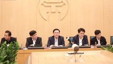 Bí thư Thành uỷ Hà Nội Vương Đình Huệ phát biểu trong buổi họp khẩn liên quan bệnh nhân COVID-19 thứ 17 tại Việt Nam.