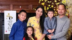Ca sĩ Hồng Ngọc bên chồng và 3 con.