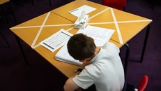 Anh: Dự đoán chỉ một nửa HS đi học khi trường học mở cửa trở lại