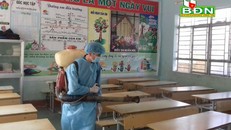 Các lớp học tại cụm dân cư số 2 được phun hóa chất khử trùng