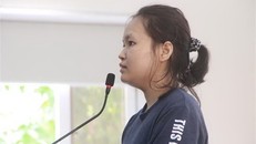 Bị cáo Phạm Thị Thiên Hà tại phiên tòa. (Ảnh: Huyền Trang/TTXVN)