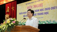 Thứ trưởng Bộ GD&ĐT Nguyễn Hữu Độ phát biểu tại hội nghị.