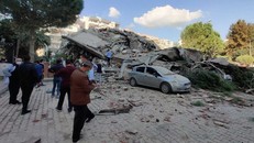 Cảnh đổ nát sau vụ động đất. (Nguồn: dw.com)