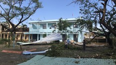 Tận dụng tôn cũ, ngói, các trường lợp lại mái, ưu tiên phòng học để HS sớm trở lại trường