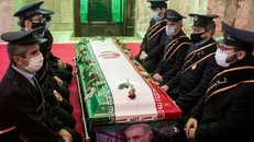 Iran tổ chức lễ tang cho nhà khoa học Mohsen Fakhrizadeh. Ảnh: REUTERS/WANA
