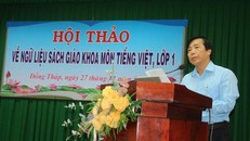 Lãnh đạo Sở GD&ĐT Đồng Tháp trao đổi tại hội thảo về Ngữ liệu SGK môn Tiếng Việt lớp 1.