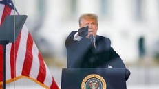 Twitter thông báo khóa vĩnh viễn tài khoản cá nhân của ông Trump để ngăn chặn kích động bạo lực. (Ảnh: Reuters)