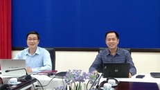 GS.TS Huỳnh Văn Sơn (phải) và ThS Nguyễn Ngọc Trung chủ trì cuộc họp.