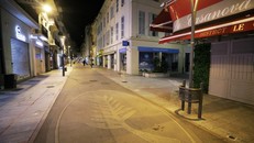 Thành phố Cannes (Pháp), nơi diễn ra liên hoan phim đang thắt chặt lệnh giới nghiêm. Nguồn: Reuters