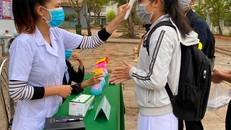 Học sinh, học viên, sinh viên tỉnh Đồng Tháp trở lại trường vào ngày 22/2.
