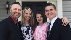 Michaelene Carlton và gia đình.