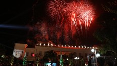 Màn trình diễn pháo hoa là điểm nhấn đặc biệt rất được mong đợi trong ngày mở màn Lễ hội hoa