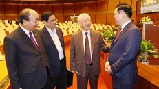 Tổng Bí thư, Chủ tịch nước Nguyễn Phú Trọng với các đồng chí lãnh đạo Đảng, Nhà nước tại phiên họp ngày 2/4. Ảnh: Trí Dung/TTXVN