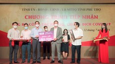 Ông Đỗ Việt Hùng – Phó TGĐ FLC trao tặng 3 tỷ đồng kinh phí hỗ trợ Phú Thọ trong công tác phòng chống dịch 