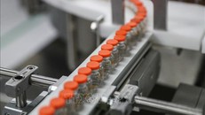 Các nhà khoa học chạy đua phát triển vaccine chống lại các biến thể mới của virus SARS-CoV-2