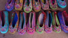 Công bố di sản văn hóa phi vật thể quốc gia 'Nghề làm giày thêu của người Xạ Phang'