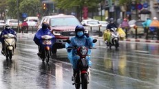 Vùng áp thấp đi vào Biển Đông, có khả năng mạnh thêm