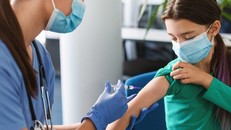 Tiêm vaccine phòng COVID-19 cho trẻ từ 5-11 tuổi, phụ huynh cần lưu ý gì?