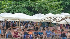 Sầm Sơn dịp 30/4: bãi biển kín người, resort 5 sao nhộn nhịp check-in