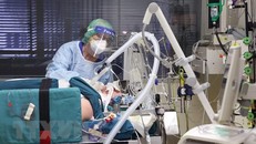 WHO nêu bật các thách thức có thể khiến làn sóng mới COVID-19 mạnh hơn