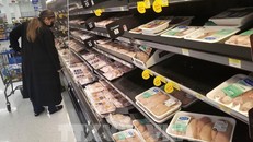 Người dân Canada tăng chi tiêu bằng thẻ tín dụng trong bối cảnh hàng hóa đắt đỏ