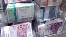 Pháp ký thỏa thuận hỗ trợ 200 triệu euro cho Tunisia